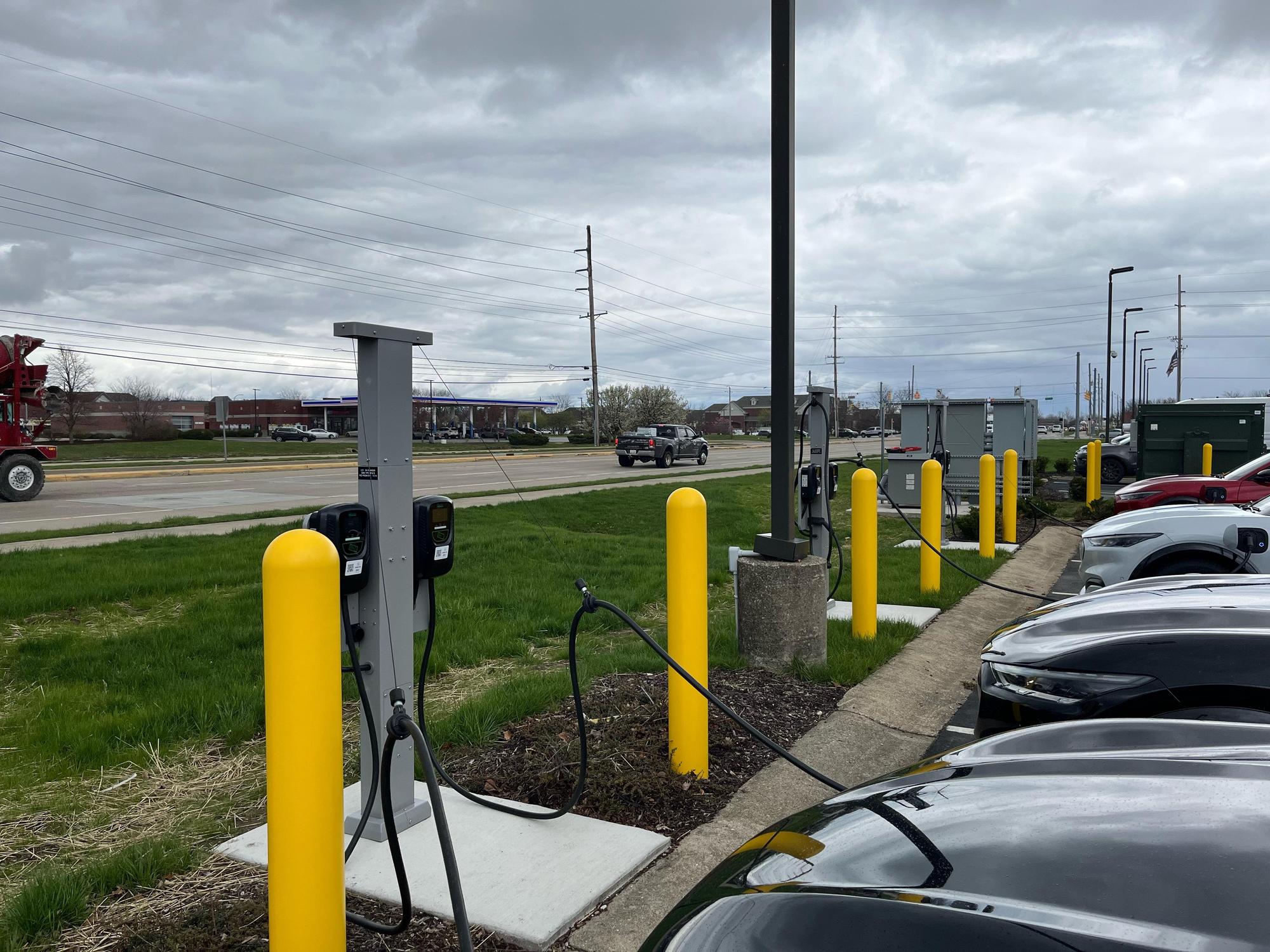 Pearson Ford North Zionsville, IN EV Station