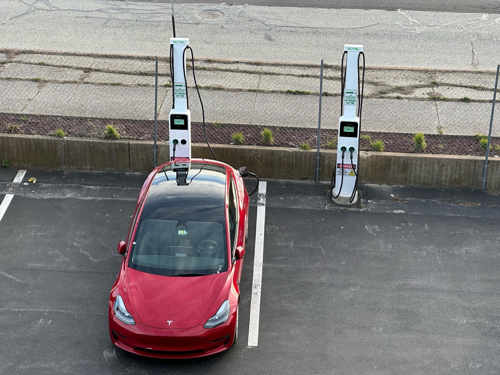 Red Roof Plus+ & Suites Erie PA | Erie, PA | EV Station