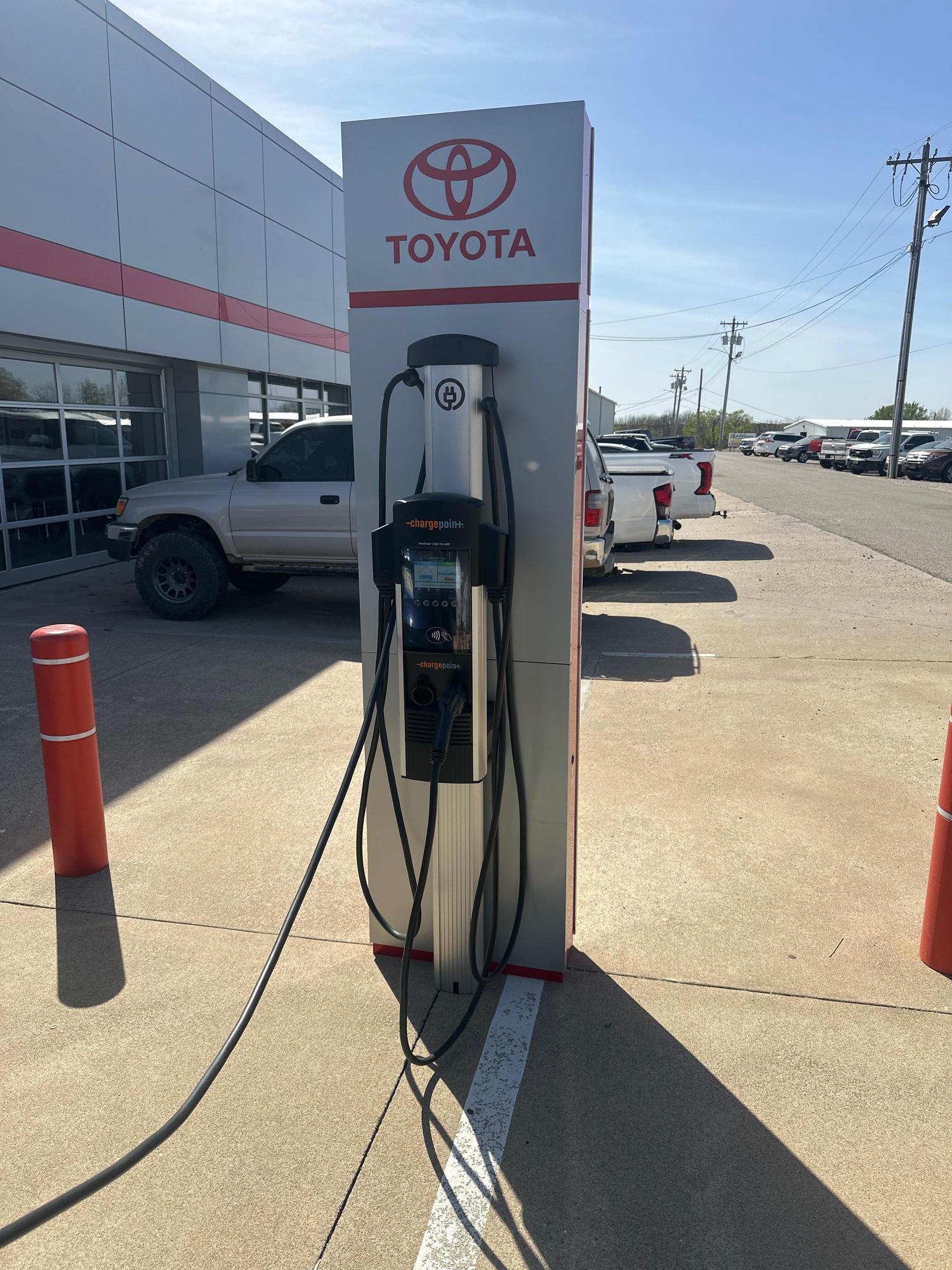 Baldwin Ford Toyota Poplar Bluff, MO EV Station