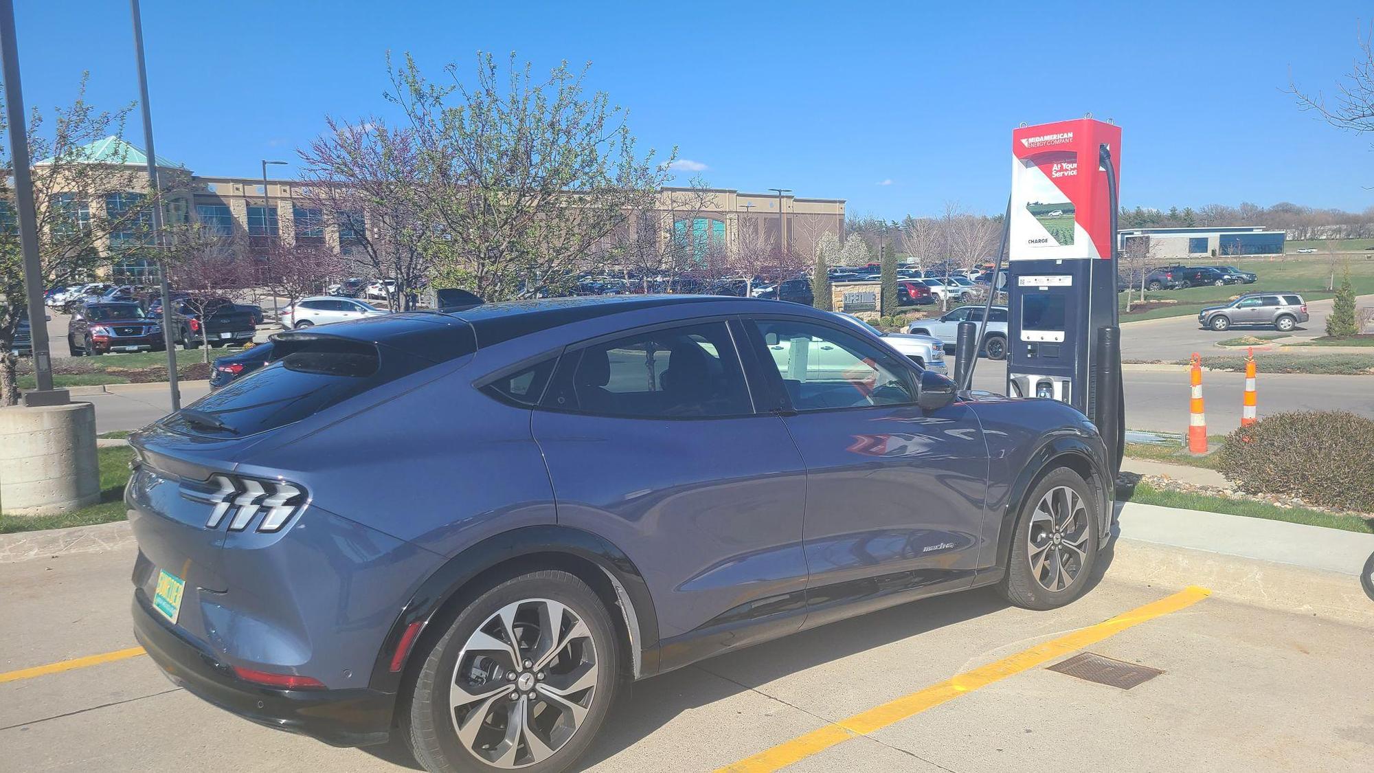 Kum & Go Urbandale, IA EV Station