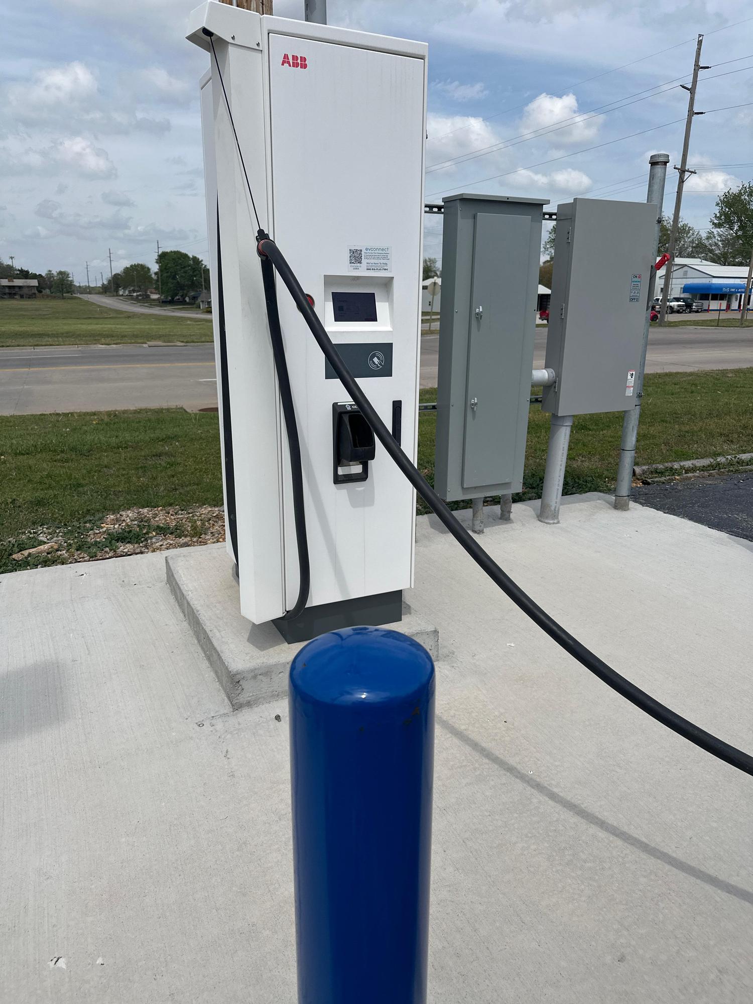 Jay Hatfield Chevrolet GMC Chanute, KS EV Station