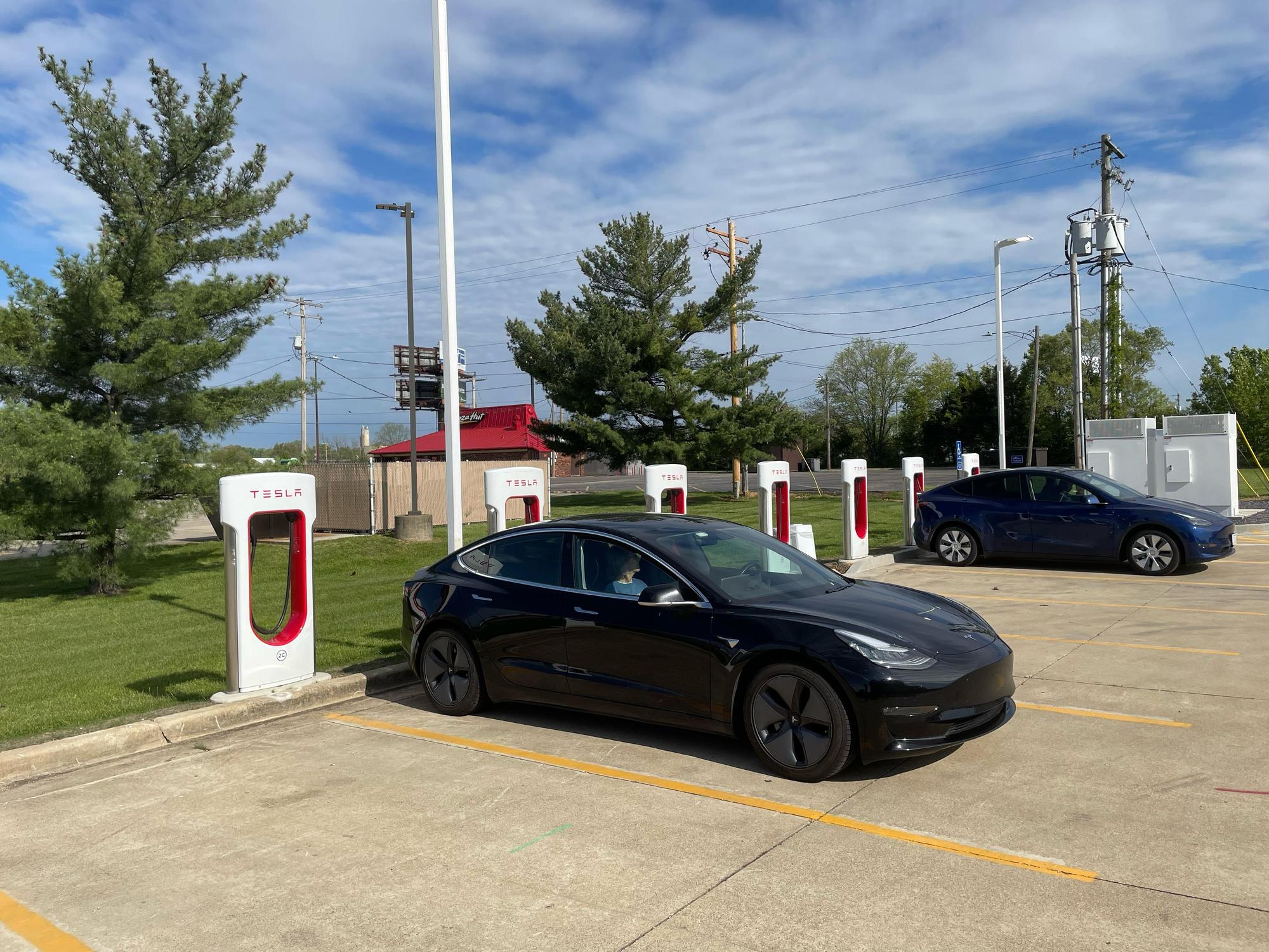Mach 1 Convenience Store Vandalia, IL EV Station