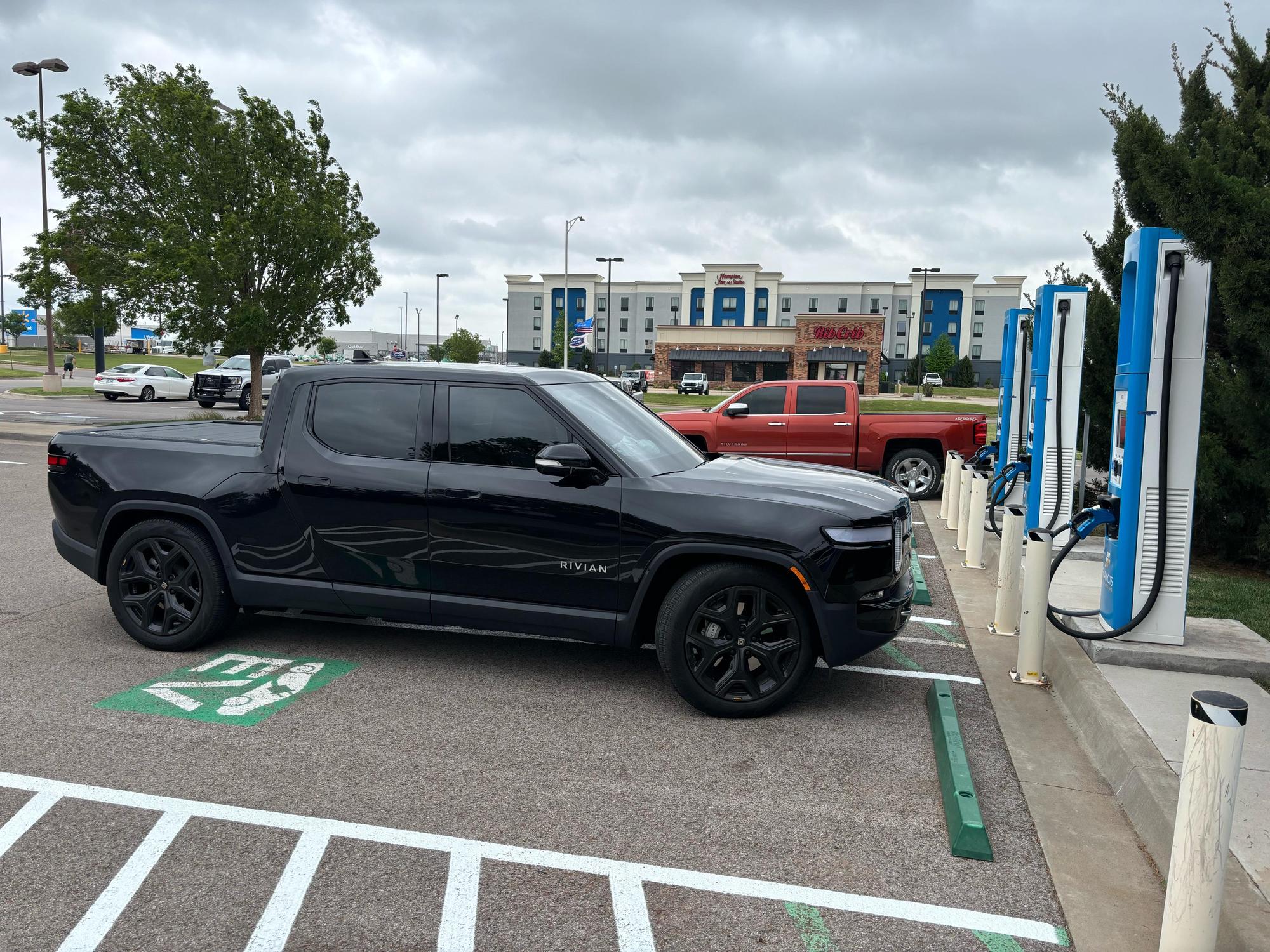 Hutch's Elk City Elk City, OK EV Station
