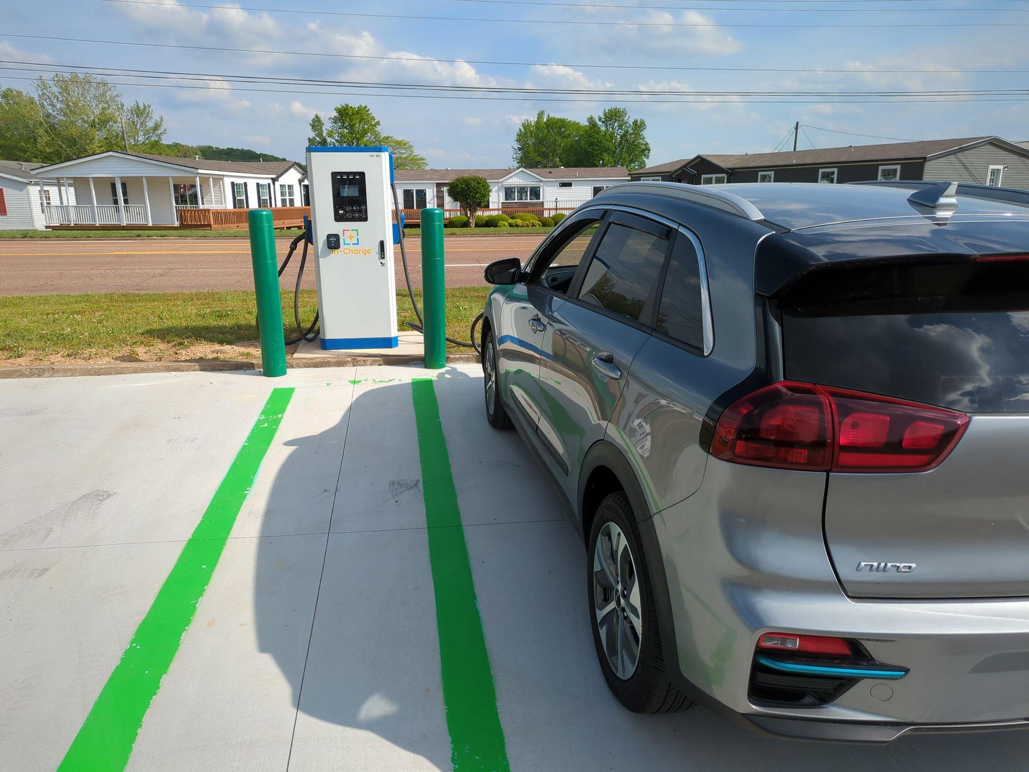 Peppers Chevrolet GMC (2) Paris, TN EV Station