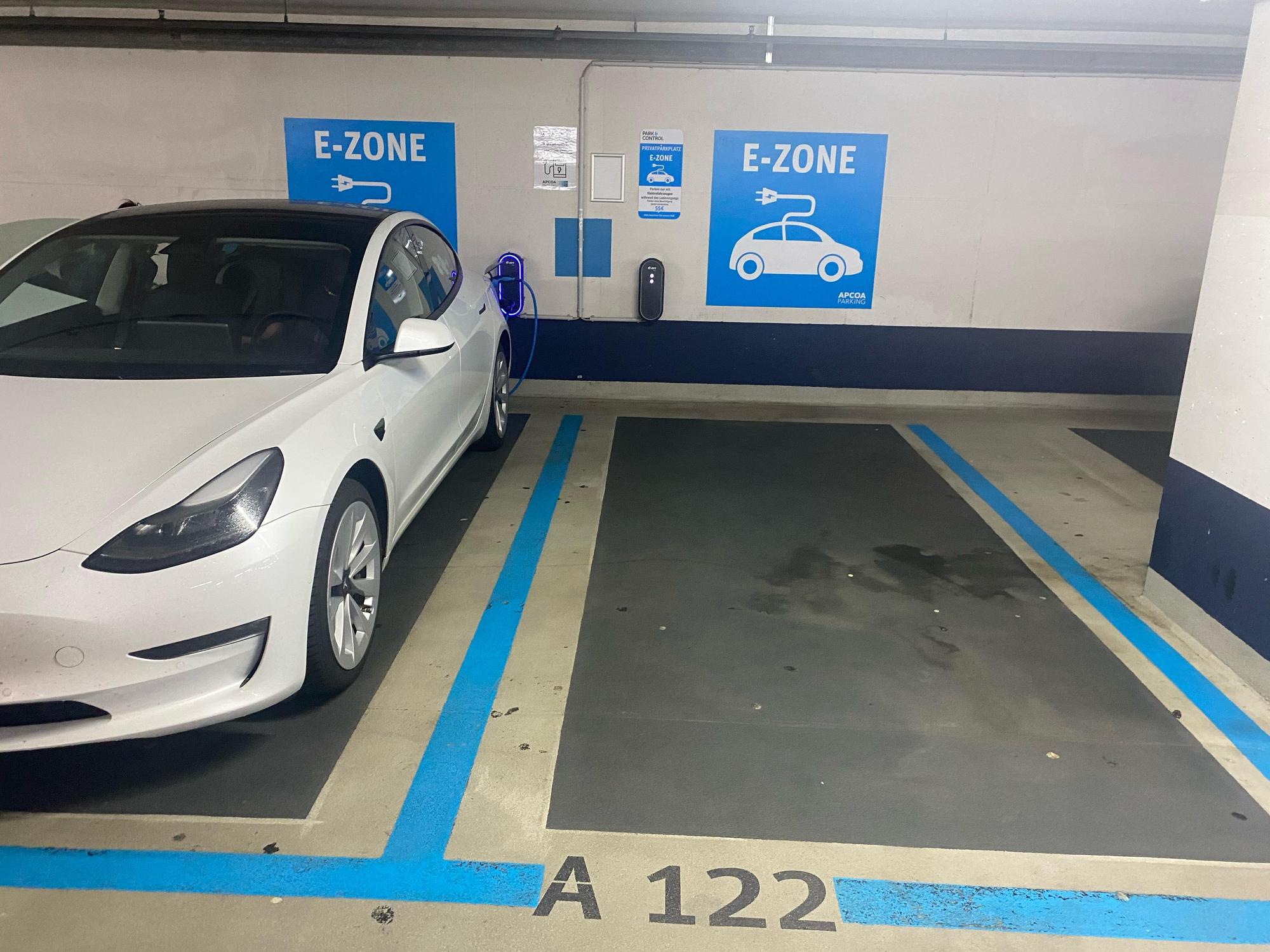 Apcoa MyZeil The New Motion Frankfurt am Main, HE EV Station