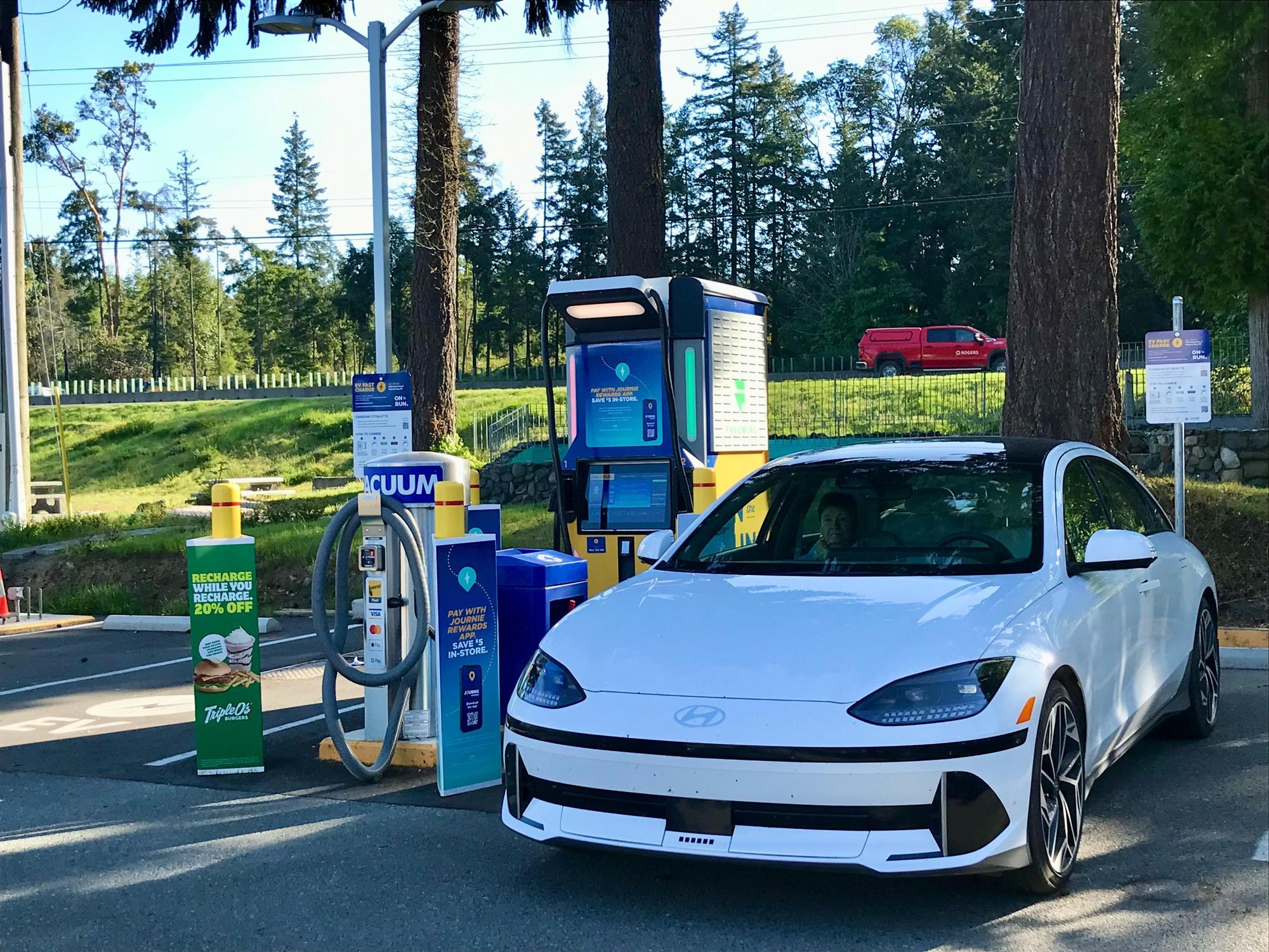 On the Run Convenience Store Nanoose Bay, BC EV Station