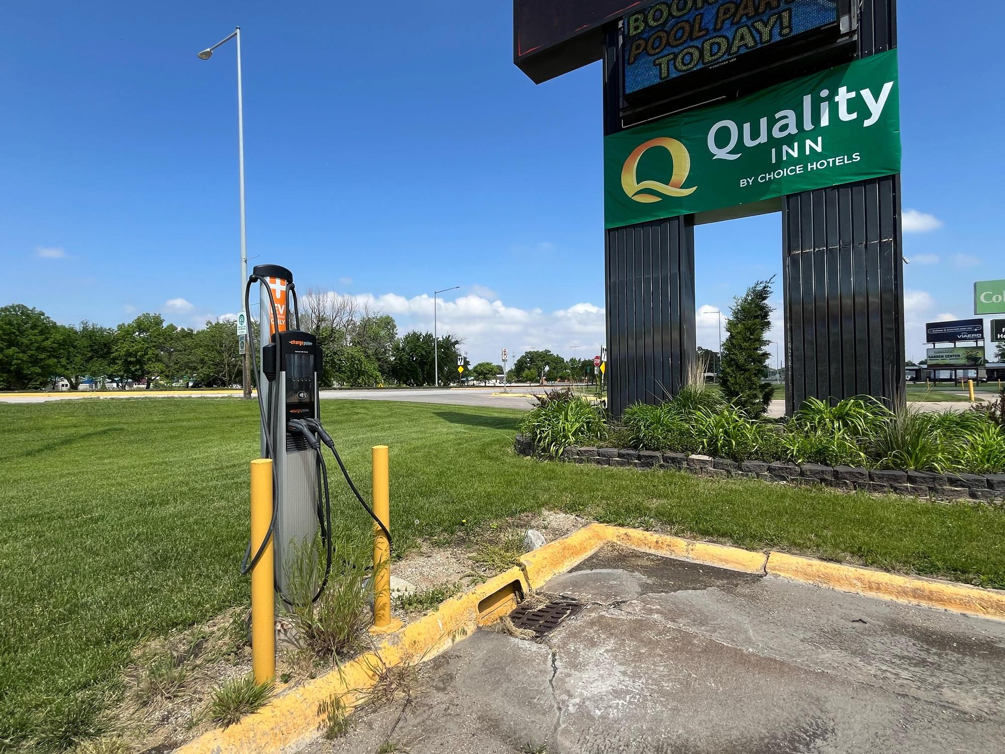 RIVERSEDGE RAMADA Columbus, NE EV Station