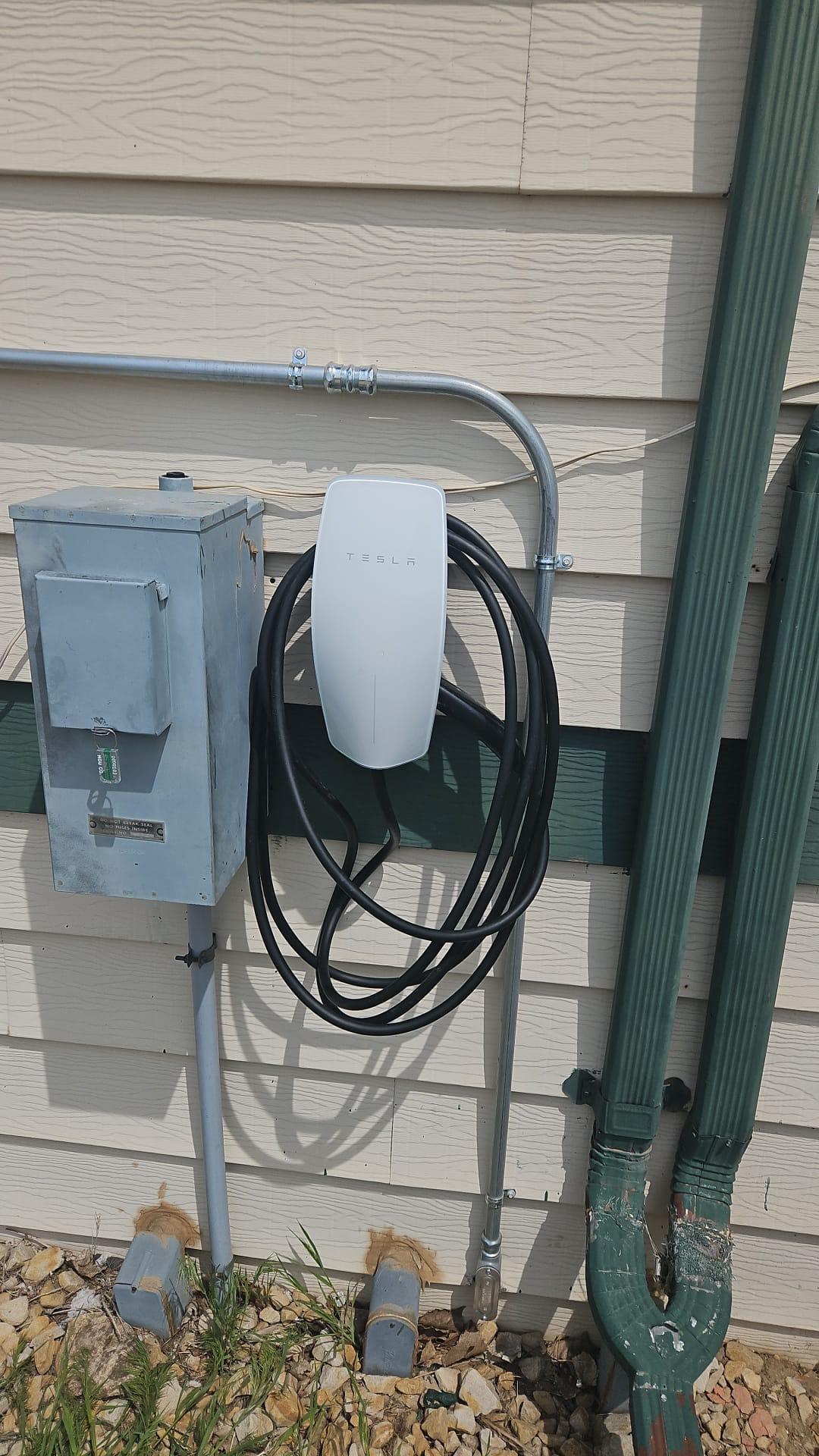 UVs Tesla charger Wibaux, MT EV Station