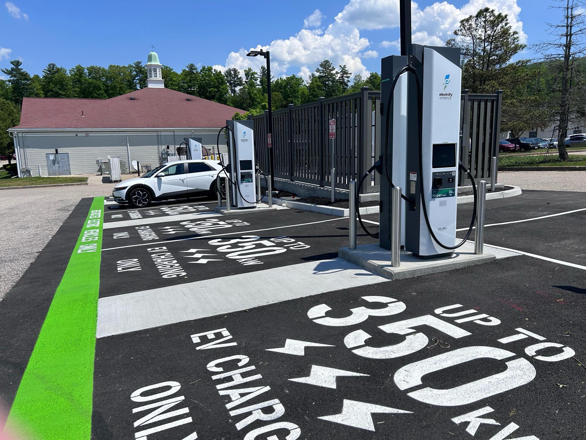 Lee Premium Outlets - North Lot | Lee, MA | EV Station