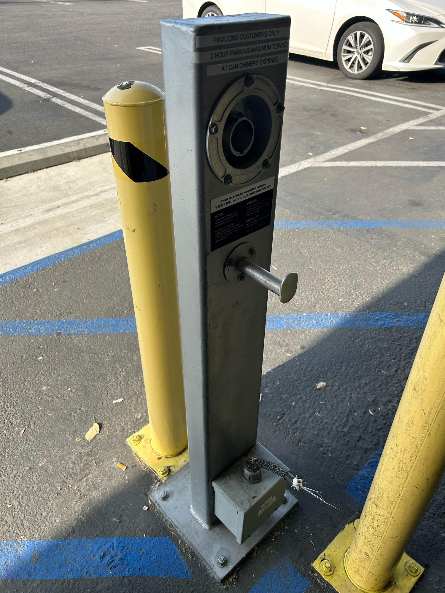 Pavilions Sherman Oaks Garage | Los Angeles, CA | EV Station