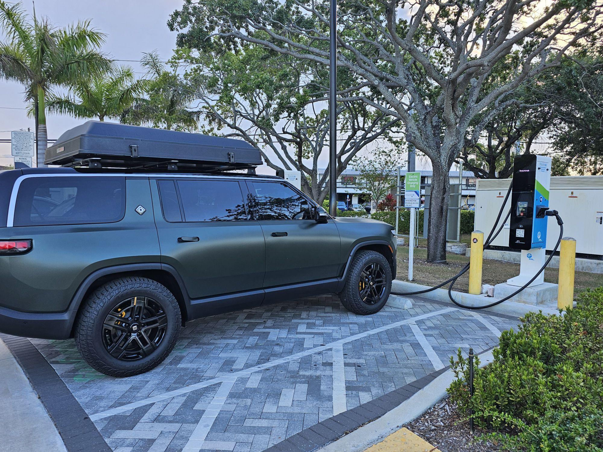 Sprouts Farmers Market Oakland Park, FL EV Station