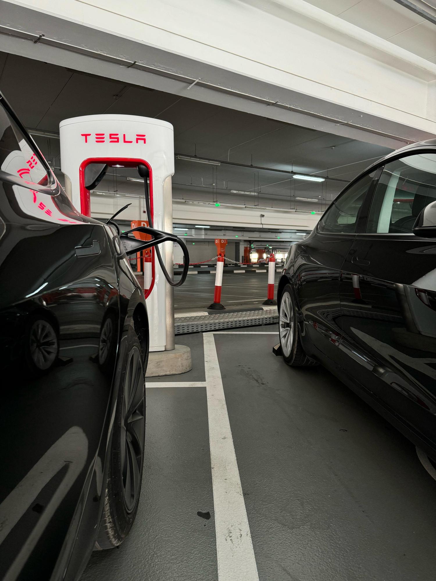 Mall of Emirates Supercharger Dubai, Dubai EV Station