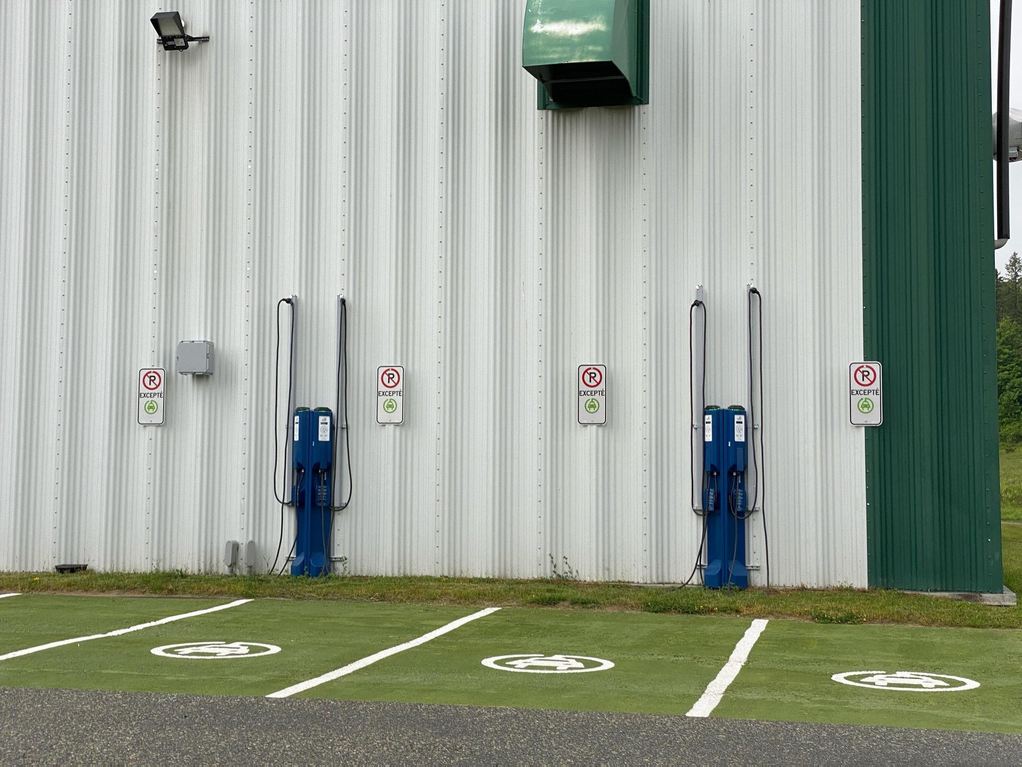 Complexe Sportif La Pêche SainteCéciledeMasham, QC EV Station