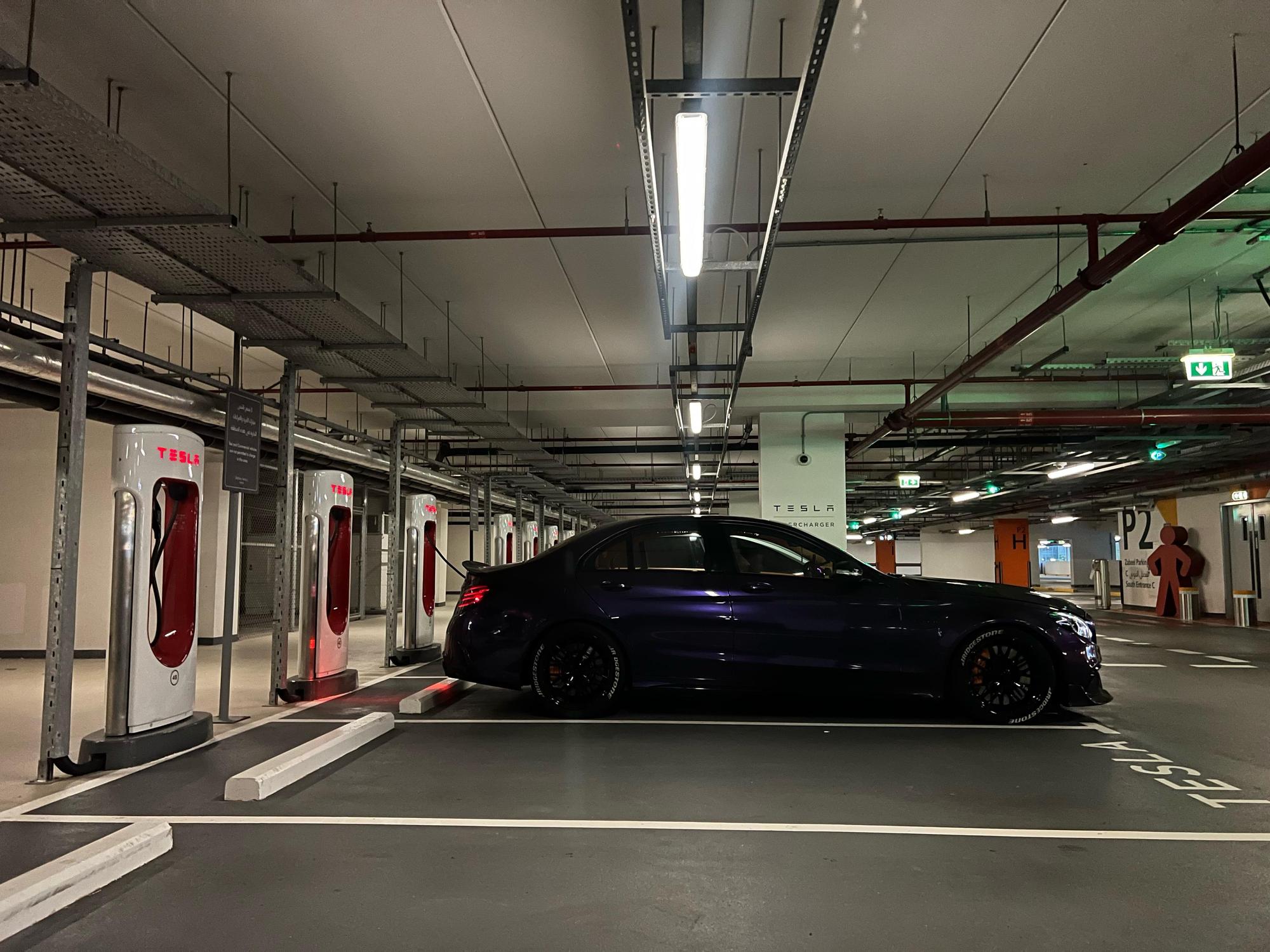 Dubai Mall Za'abeel Tesla Supercharger Dubai, Dubai EV Station