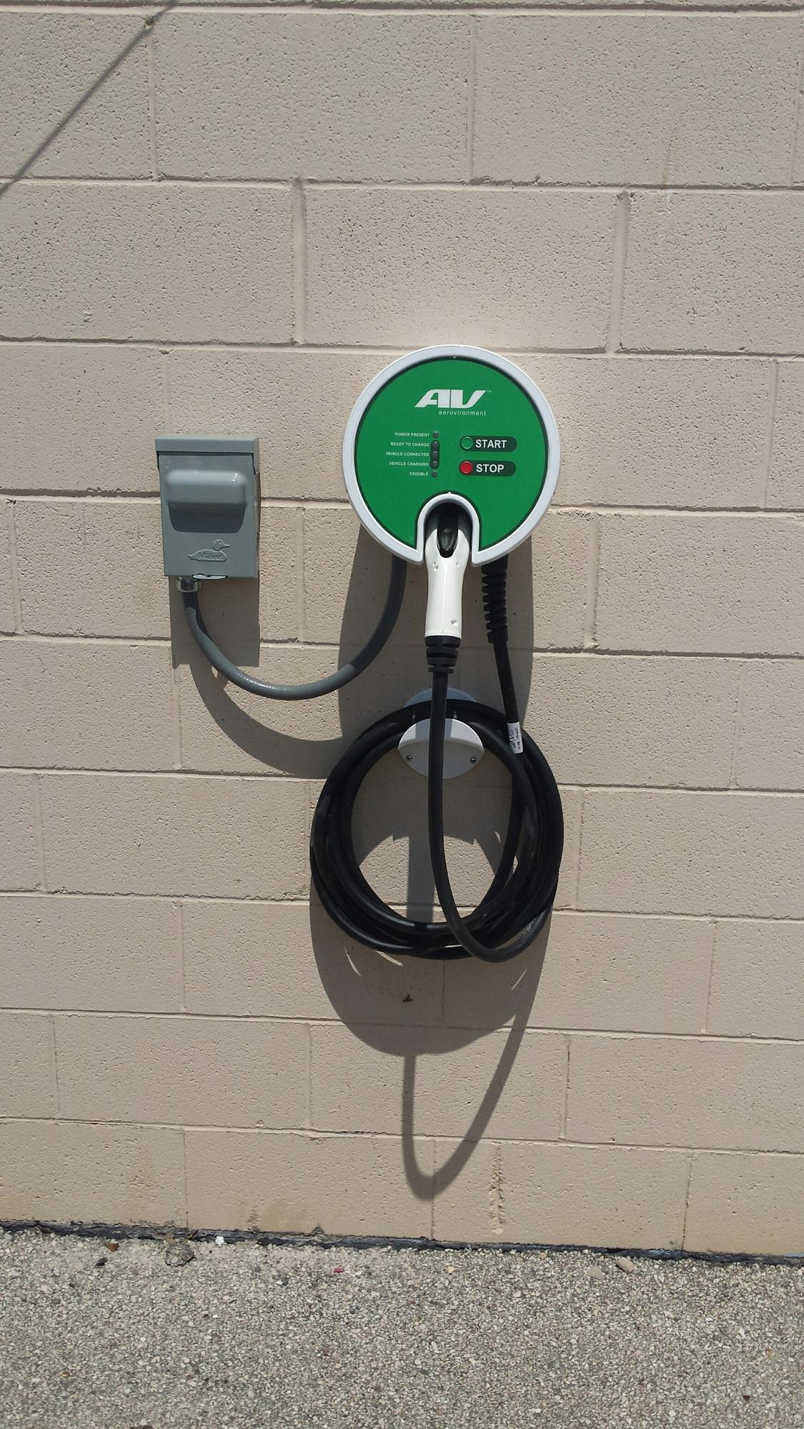 Bergstrom body shop Green Bay, WI EV Station