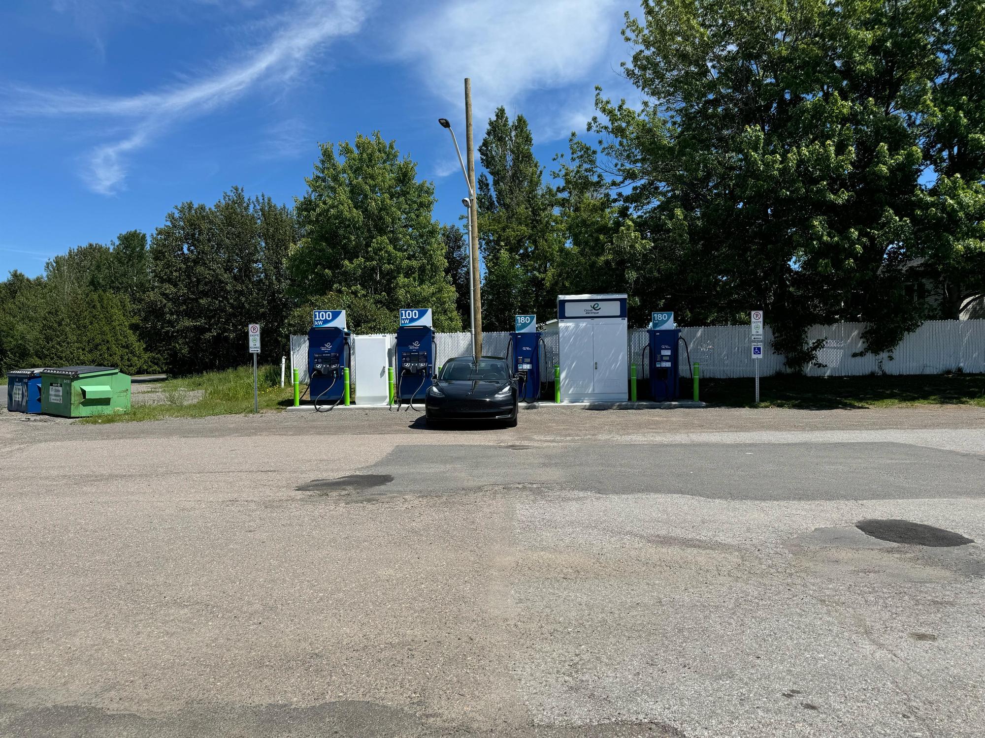 Dépanneur Place Du Pont Super SaintGédéon, QC EV Station