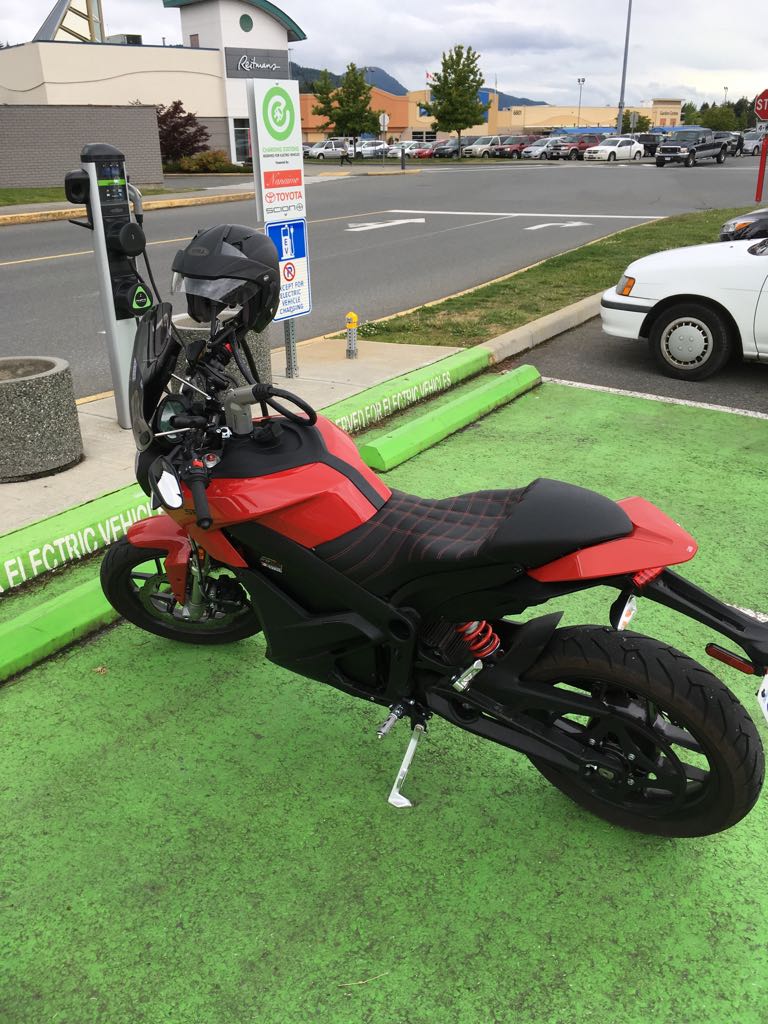 Woodgrove Centre Toys"R"Us Nanaimo, BC EV Station