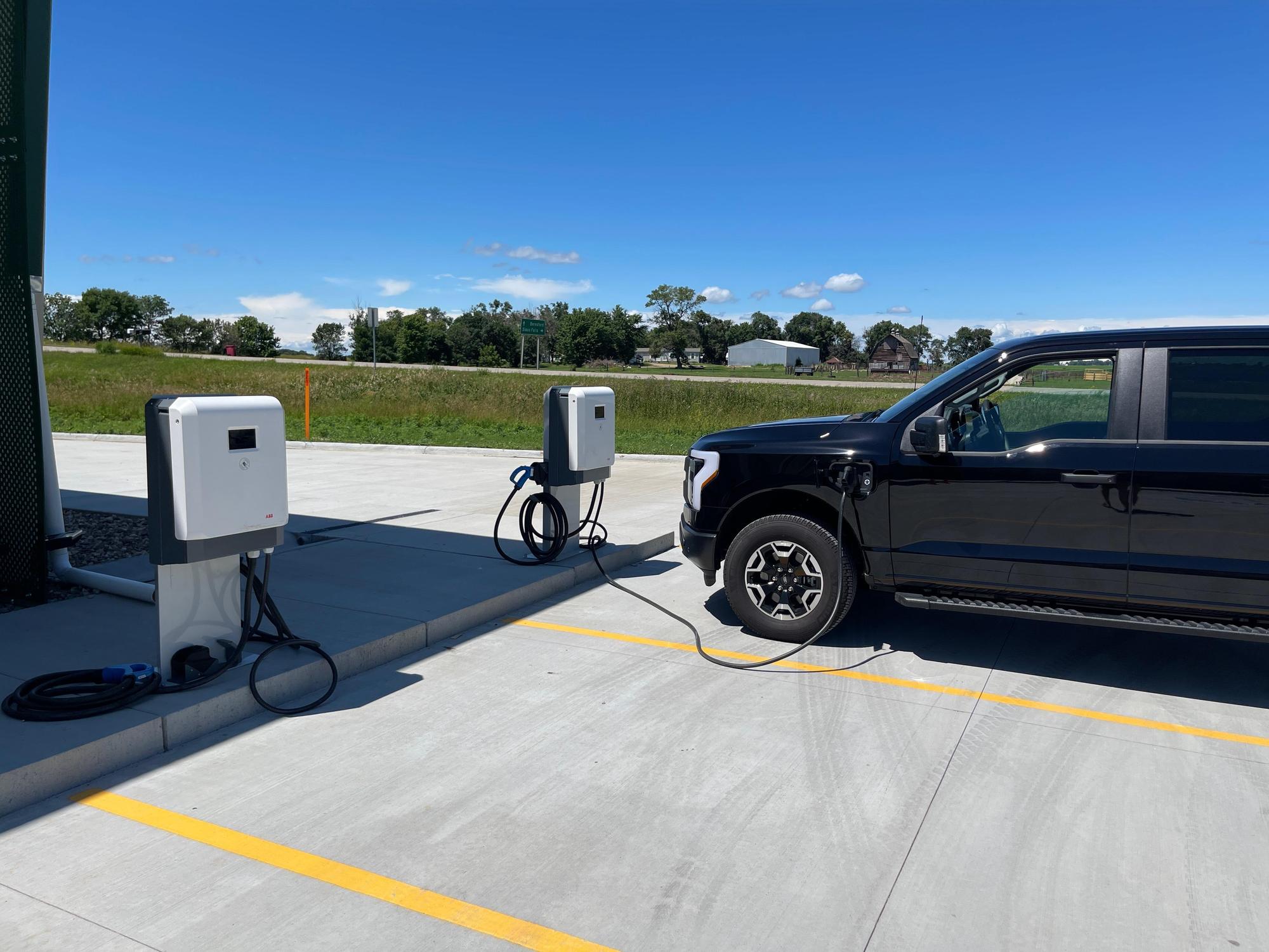 Southeastern Electric Lennox, SD EV Station