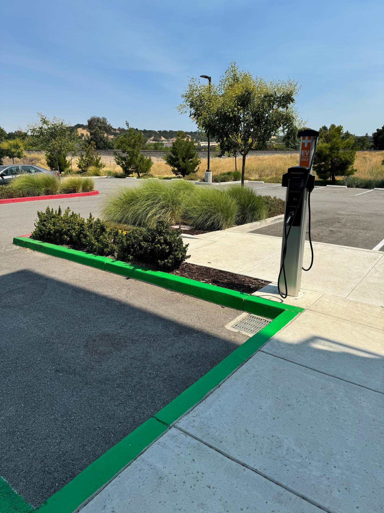 Oxford Suites Paso Robles Paso Robles, CA EV Station