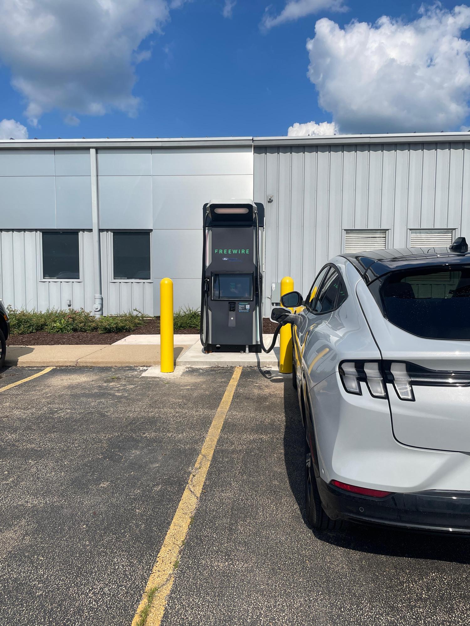 Freeport Ford Freeport, IL EV Station