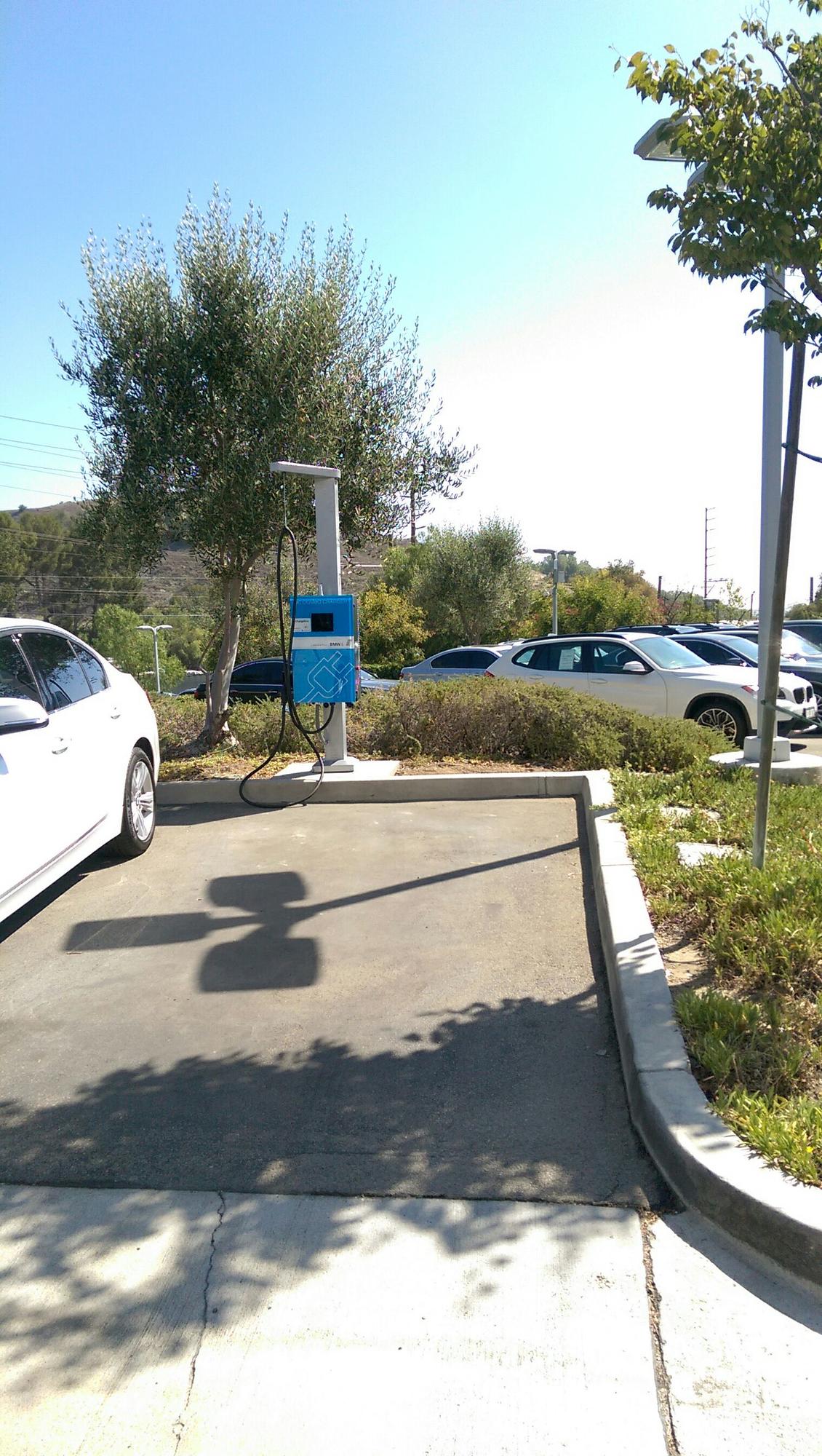 Bob Smith BMW Calabasas, CA EV Station