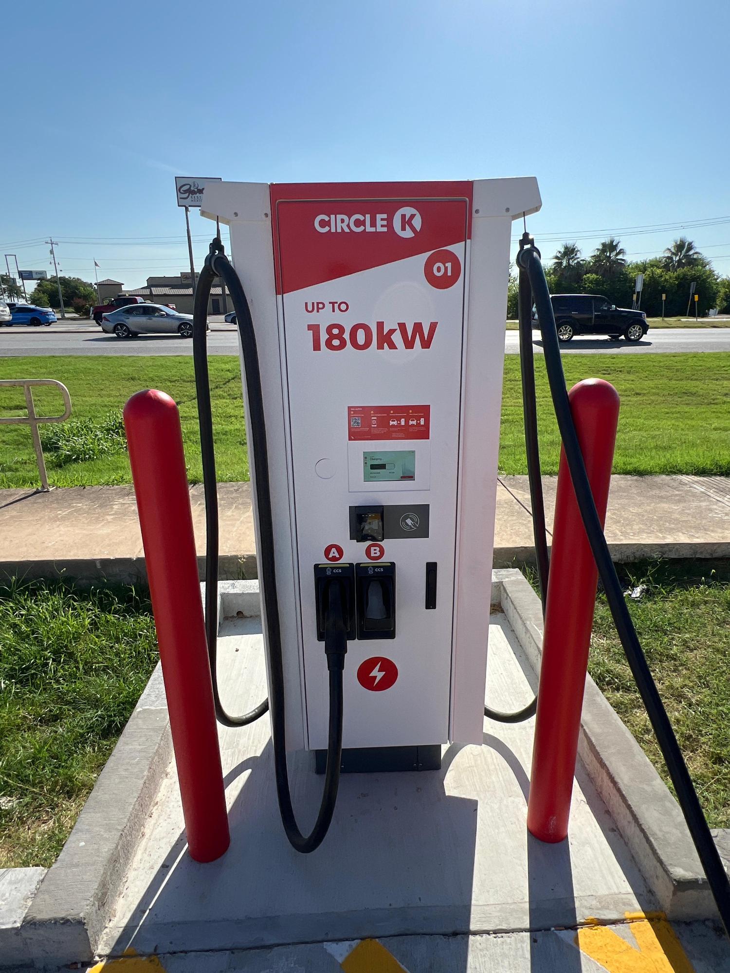 juul charger circle k Juul Starter Kit At Circle K Exterior – Counter Tobacco main image 1