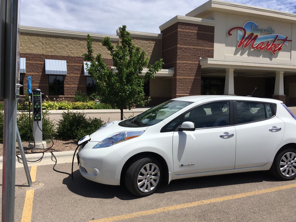 Lake Mills Market Lake Mills, WI EV Station