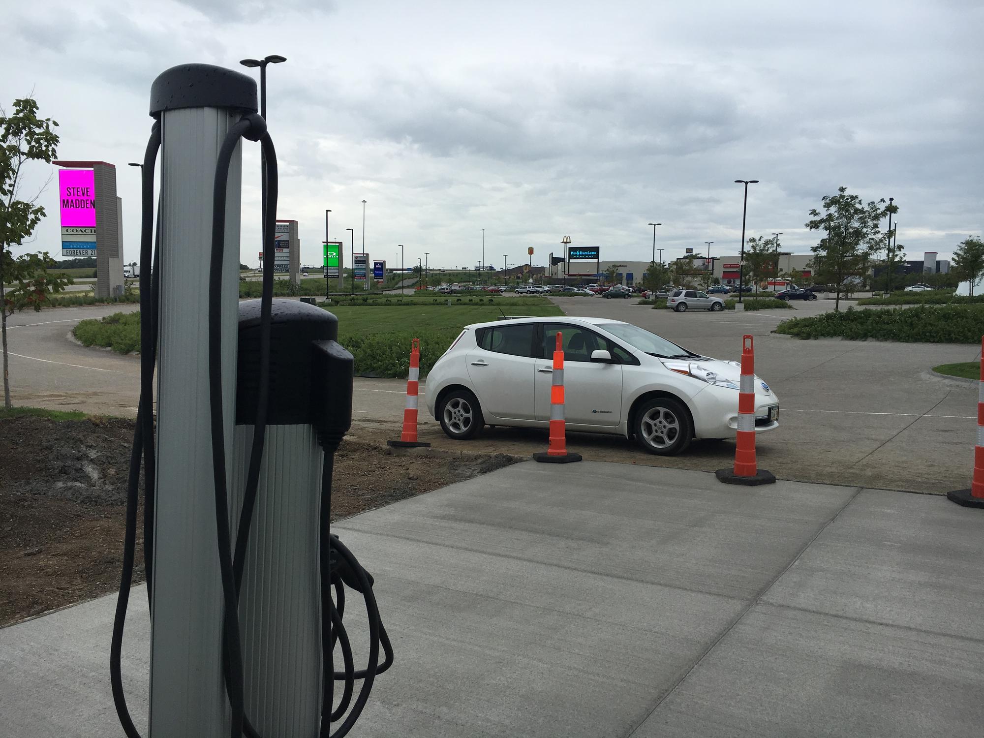 Nebraska Crossing Outlets Gretna, NE EV Station