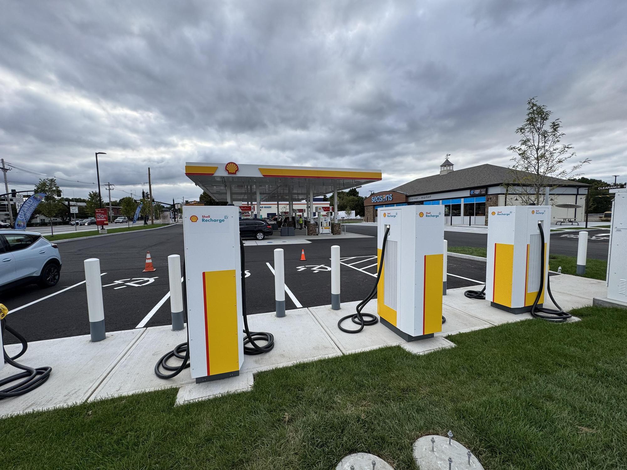 Combo Shell 777 Cranston St | Cranston, RI | EV Station