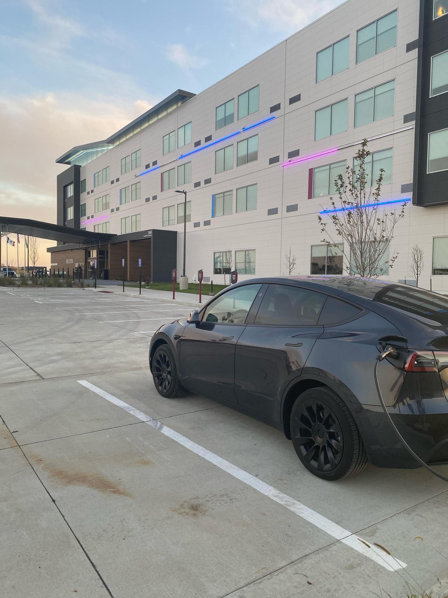 Aloft Waukee | Waukee, IA | EV Station