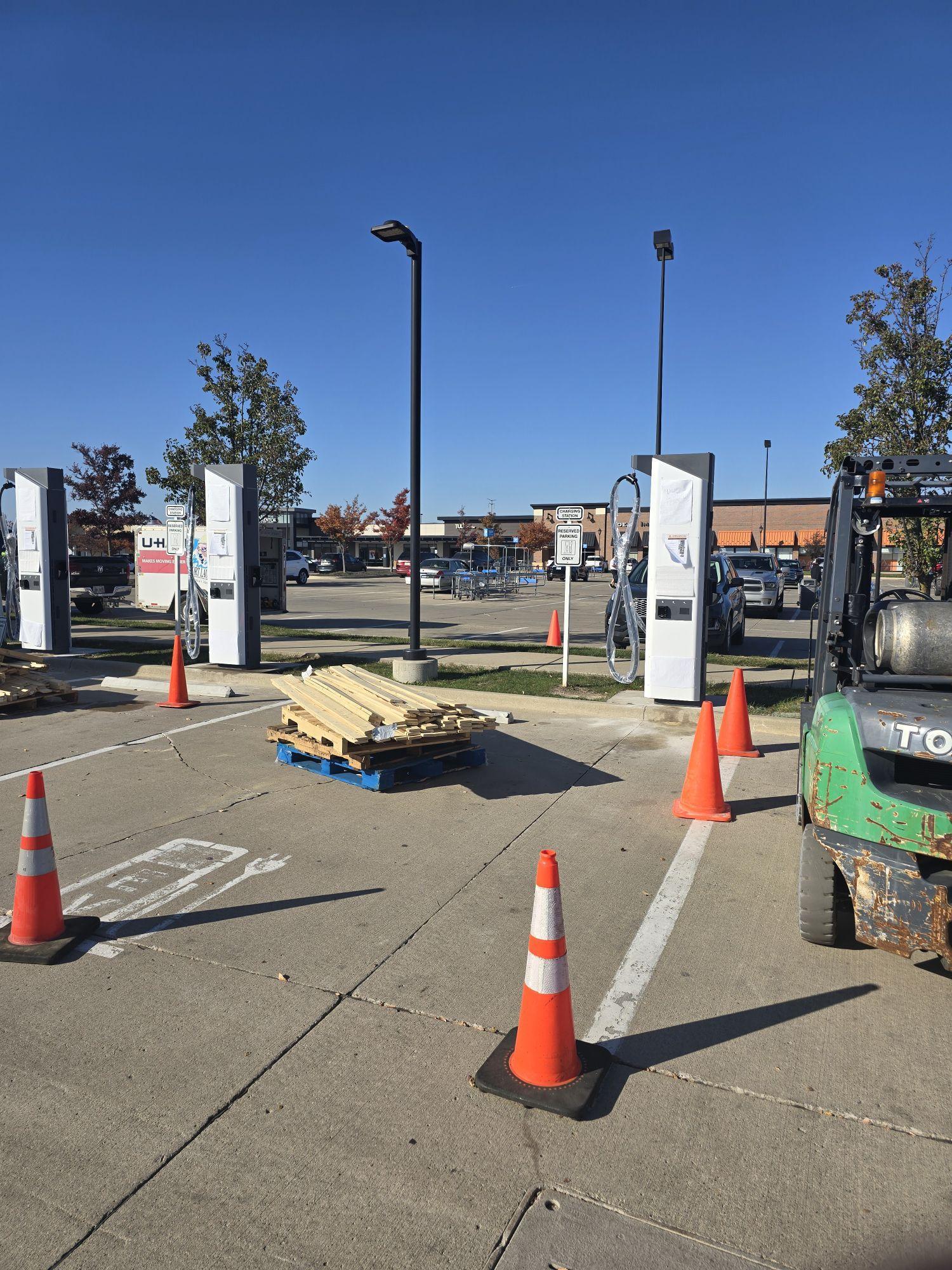 Novi Walmart Walmart Supercenter | Novi, MI | EV Station