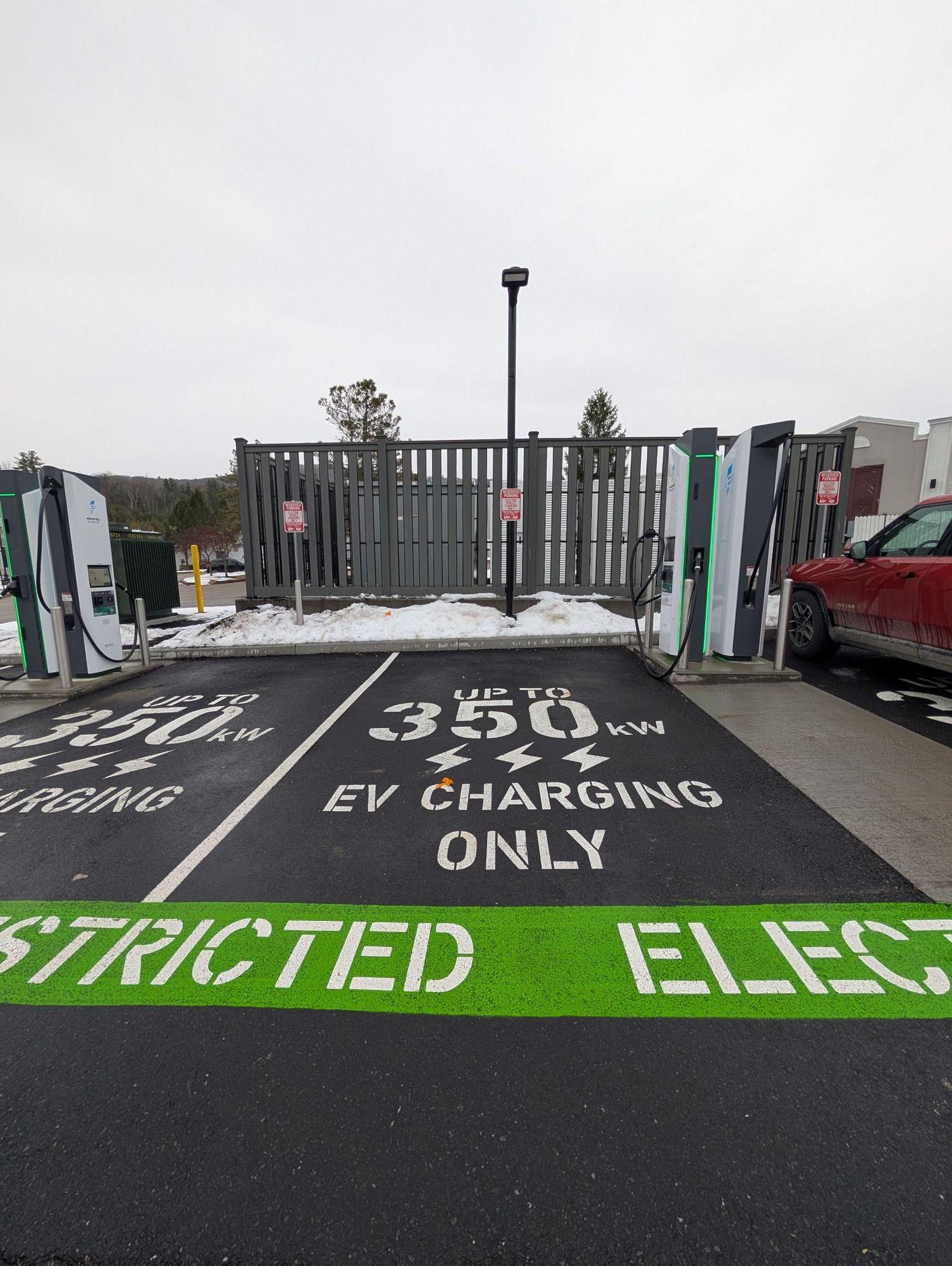 Lee Premium Outlets - North Lot | Lee, MA | EV Station