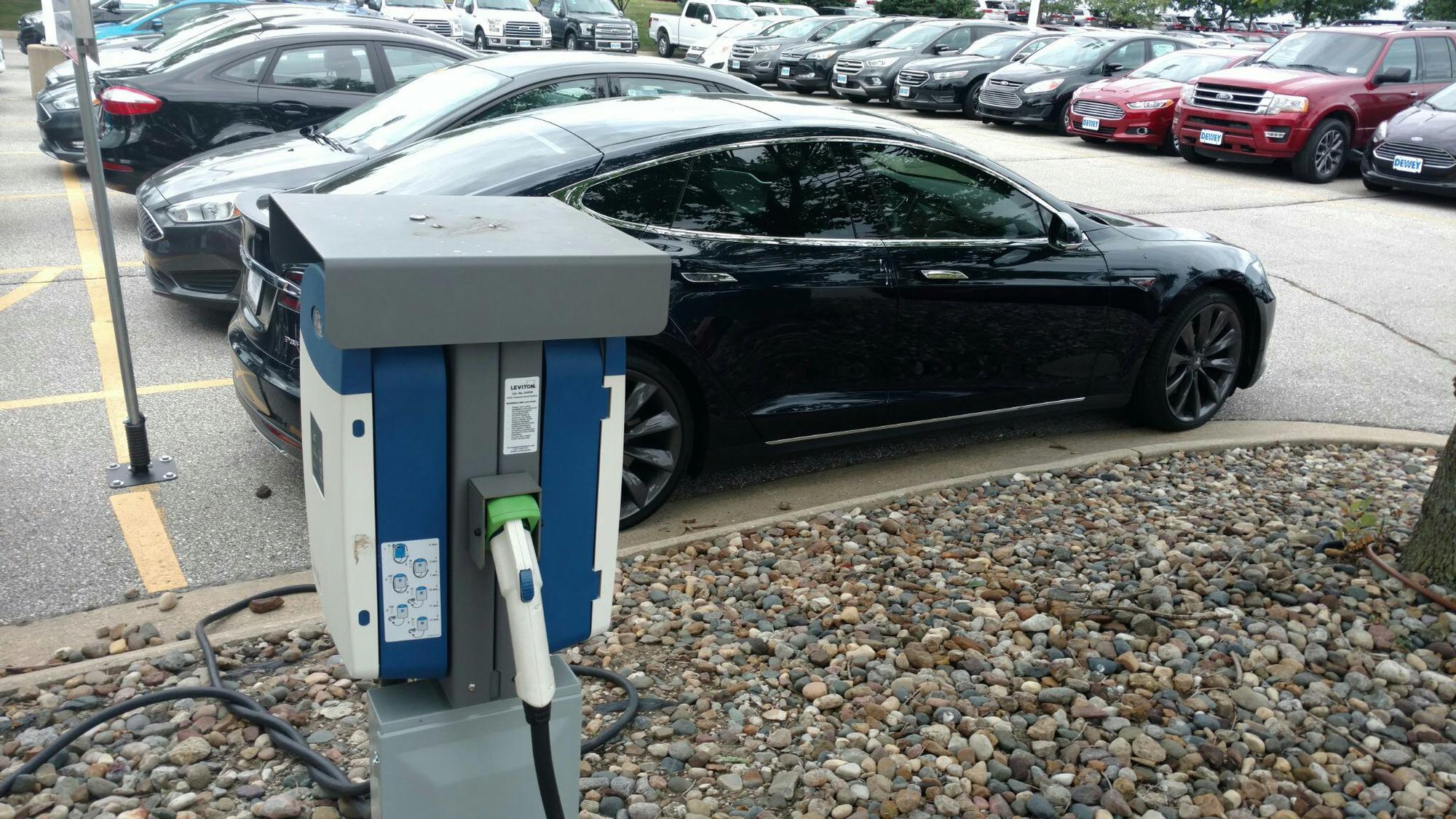 Dewey Ford Ankeny, IA EV Station