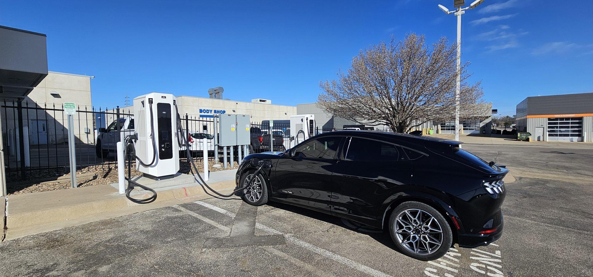 Rusty Eck Ford | Wichita, KS | EV Station