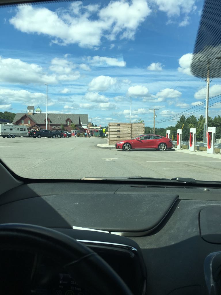 Hooksett Travel Plaza = Northbound Hooksett, NH EV Station