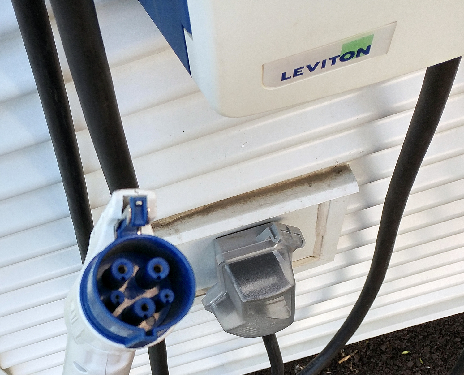 Deragon Sélection Cowansville, QC EV Station