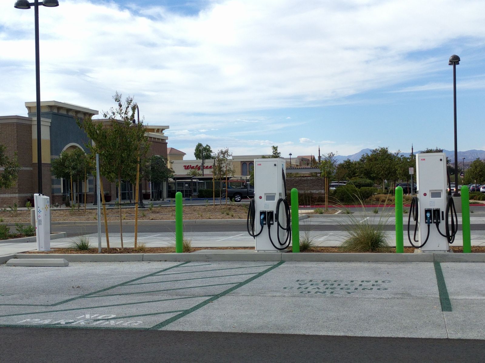 Bridgeport Marketplace Santa Clarita, CA EV Station