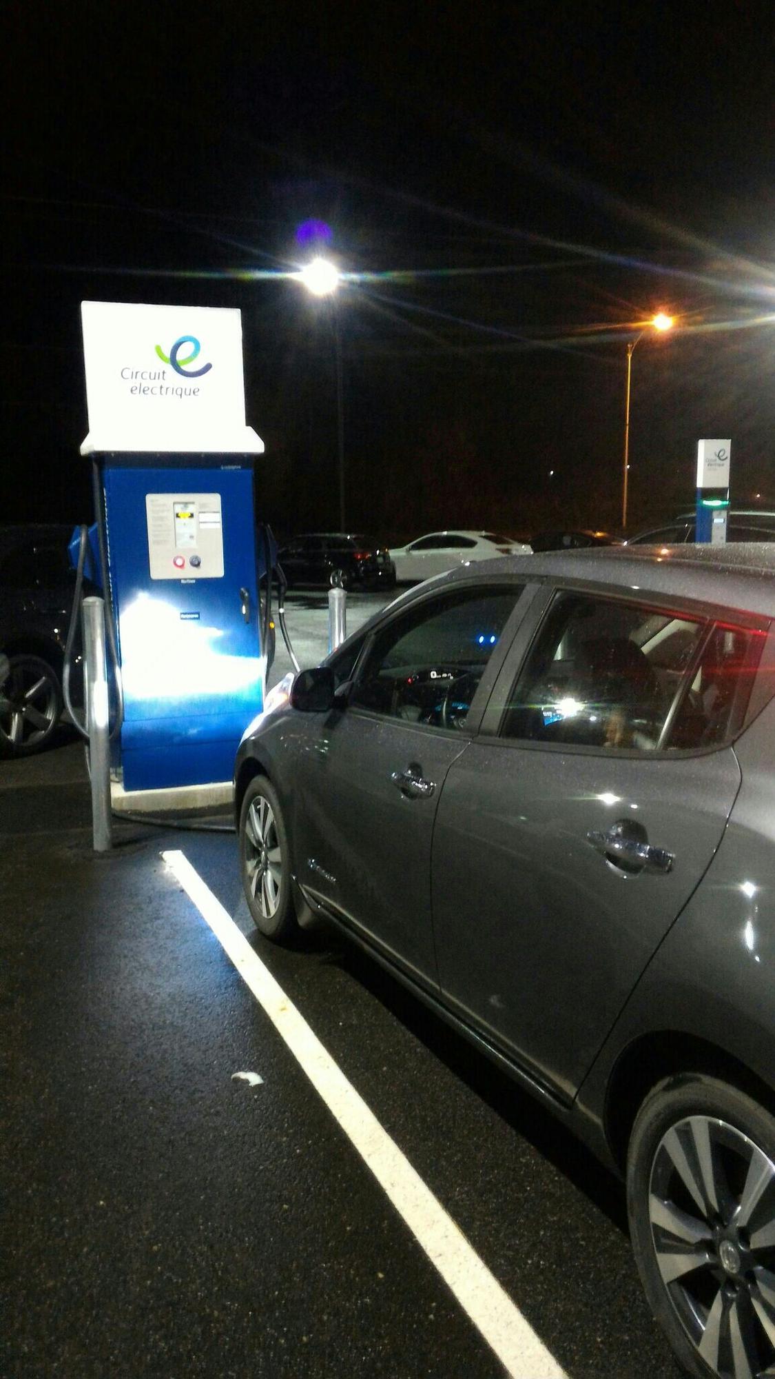 Deragon Sélection Cowansville, QC EV Station