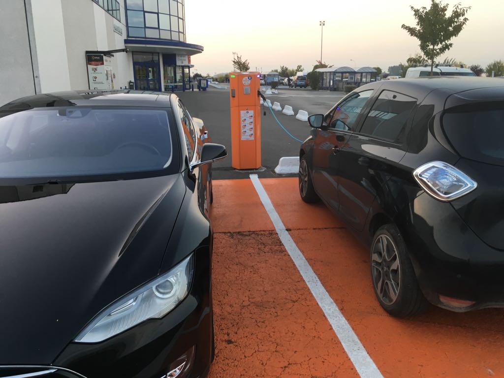 E.Leclerc Chambry Chambry, NordPasdeCalais Picardie EV Station