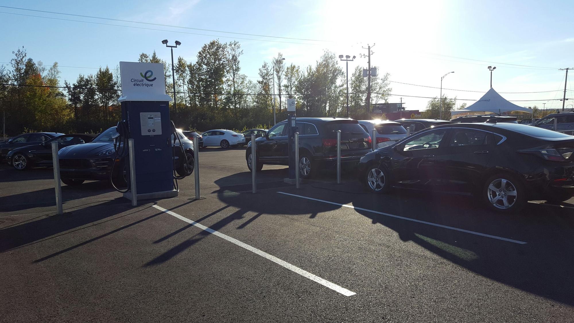 Deragon Sélection Cowansville, QC EV Station