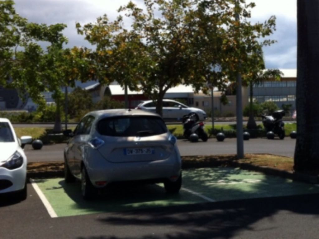 Centre Commercial Carrefour 75 Rue du Karting, SainteClotilde 97490