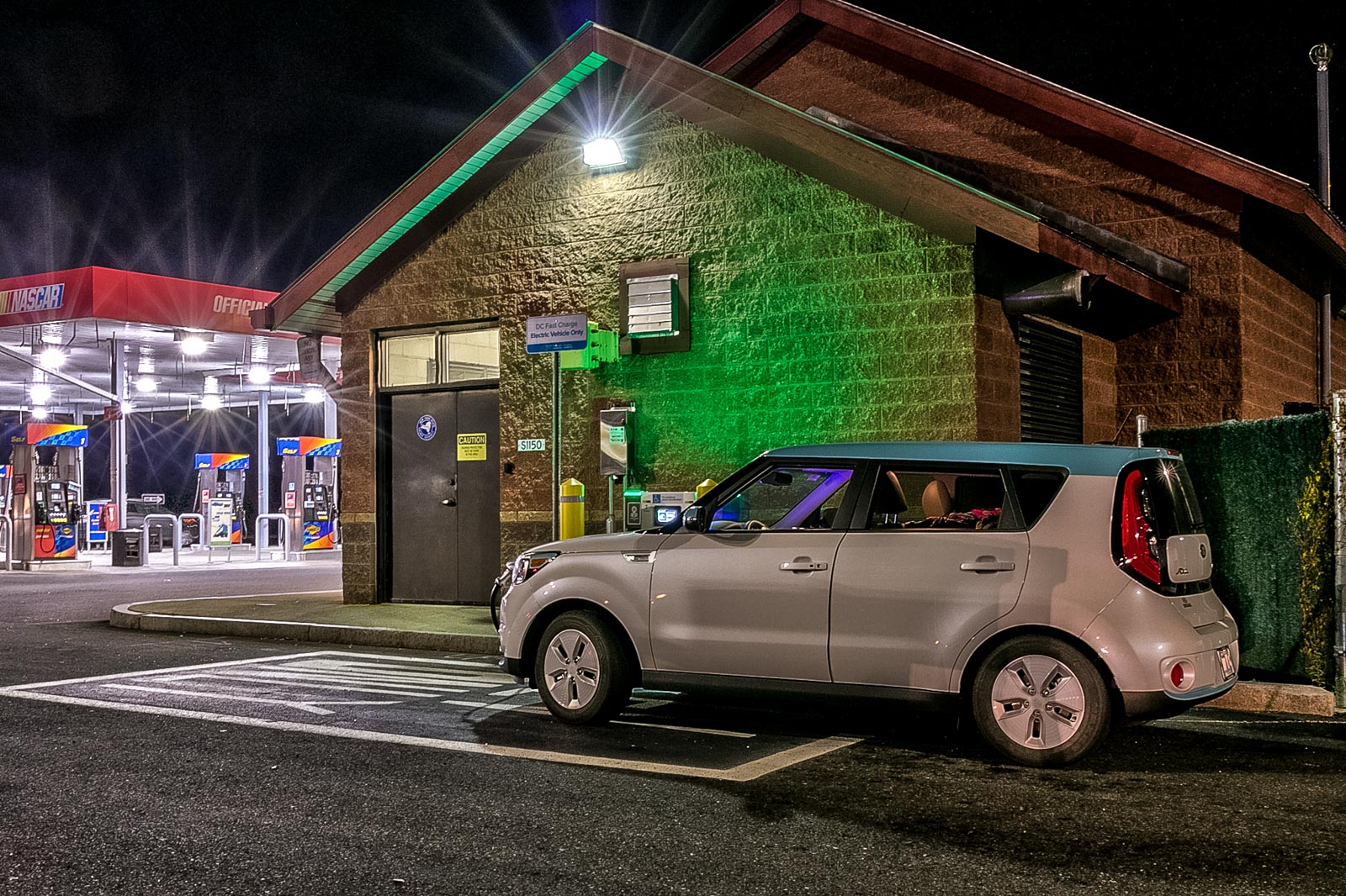 Modena Travel Plaza Southbound I87 MP 66 Wallkill, NY EV Station