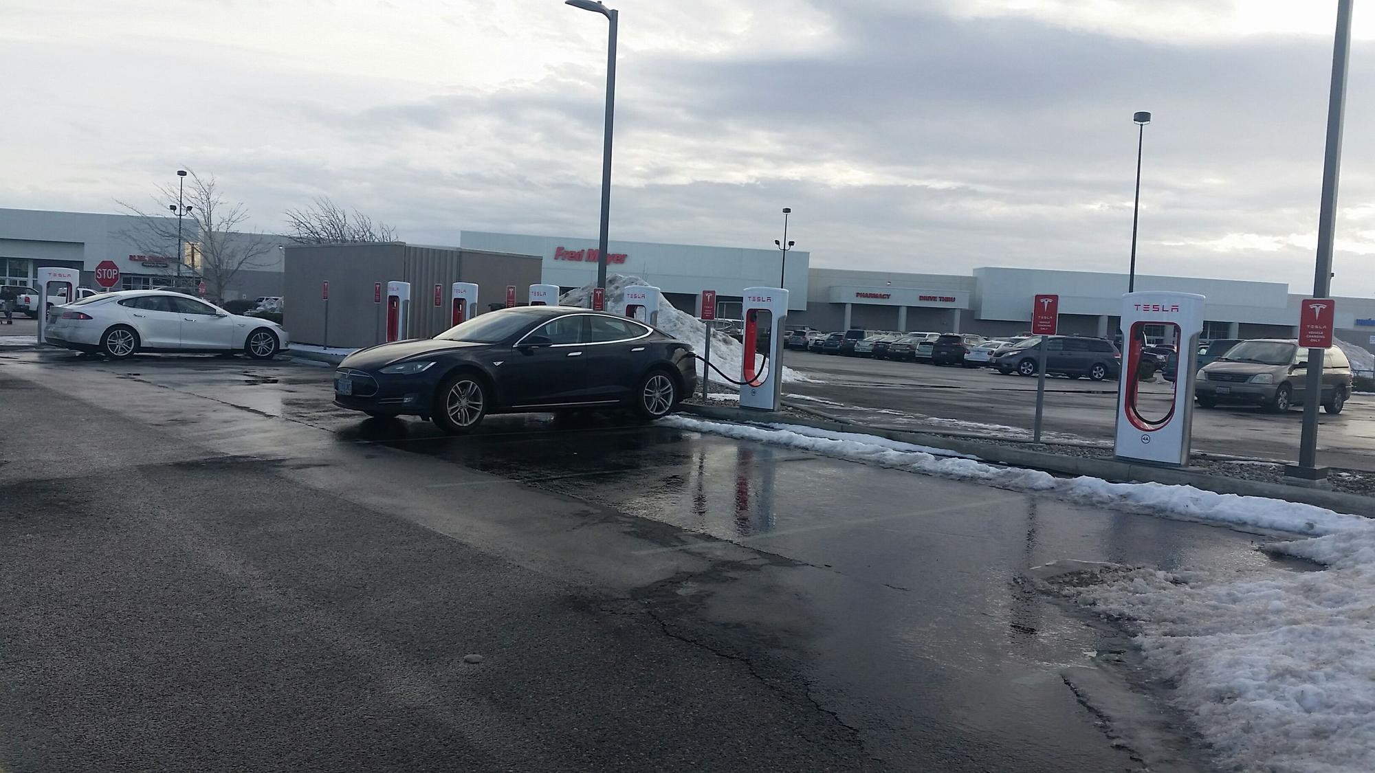 Fred Meyer (1) Kennewick, WA EV Station