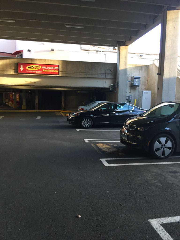 Ridgeway Shopping Center Parking Garage Stamford, CT EV Station