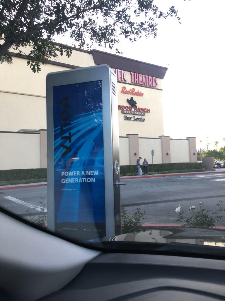 Northridge Fashion Center Yard House Los Angeles, CA EV Station