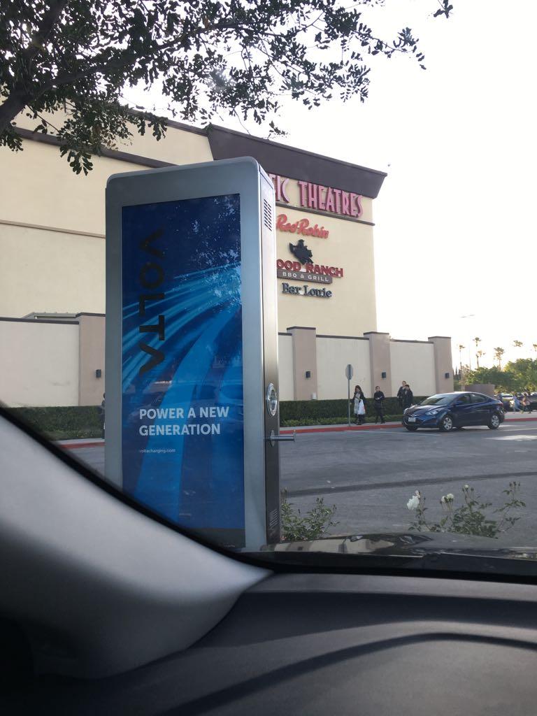 Northridge Fashion Center Yard House Los Angeles, CA EV Station