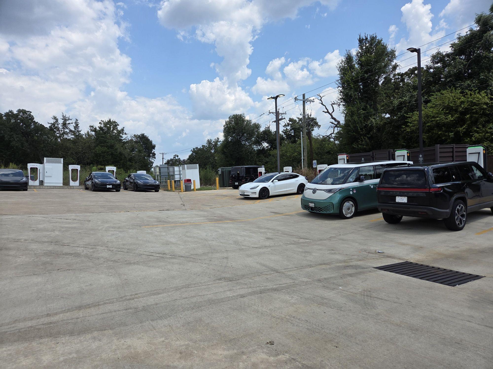 Woody's Smokehouse Northbound | Centerville, TX | EV Station