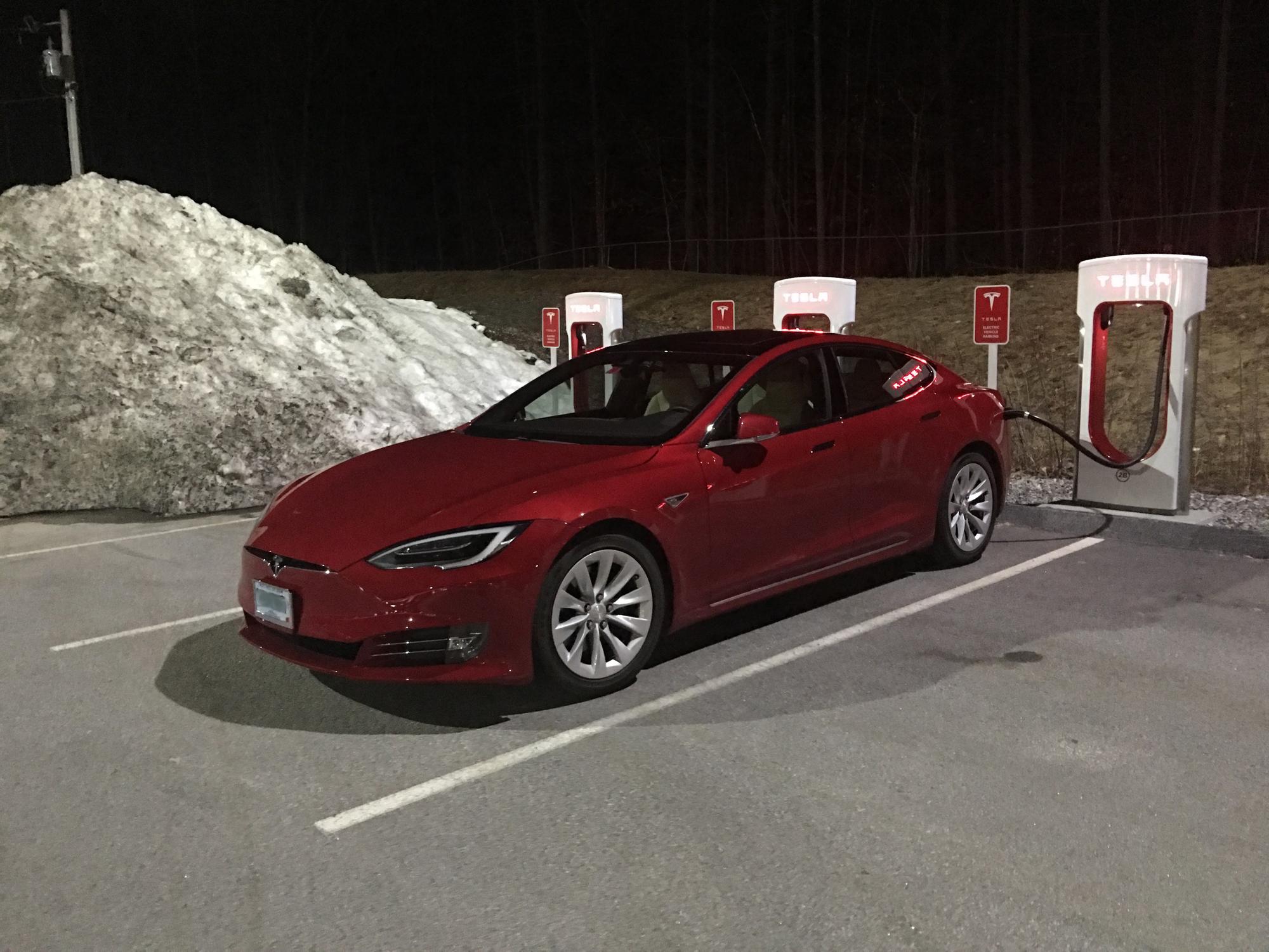 Hooksett Travel Plaza Southbound Hooksett, NH EV Station