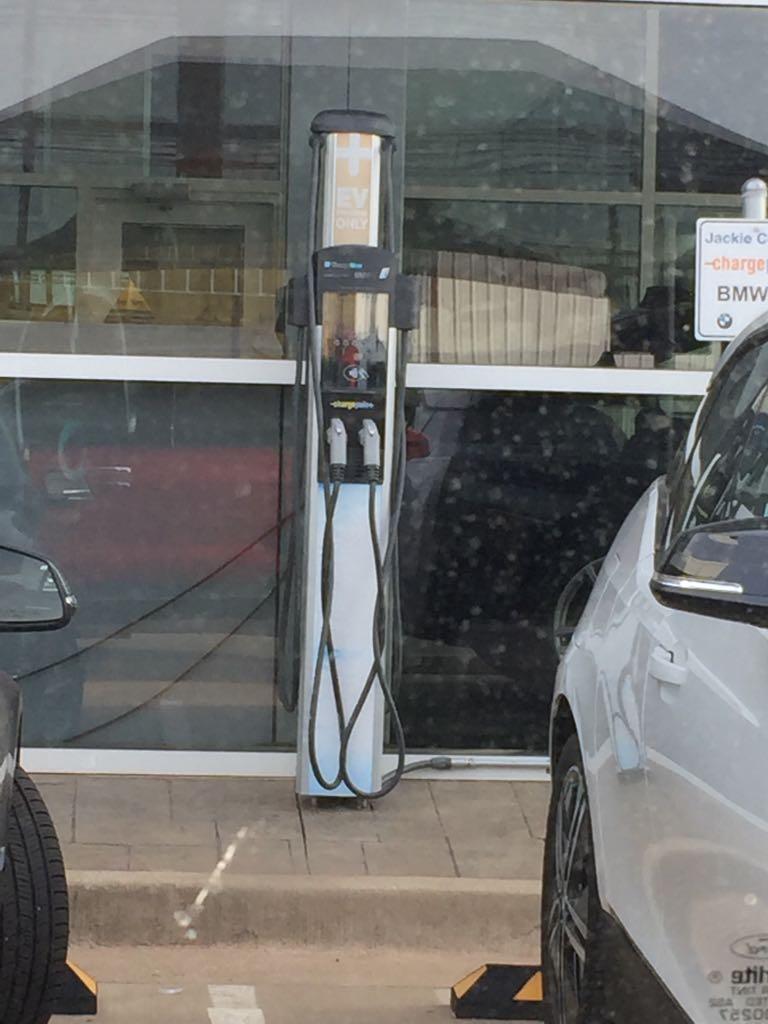 Jackie Cooper BMW & Mini Edmond, OK EV Station