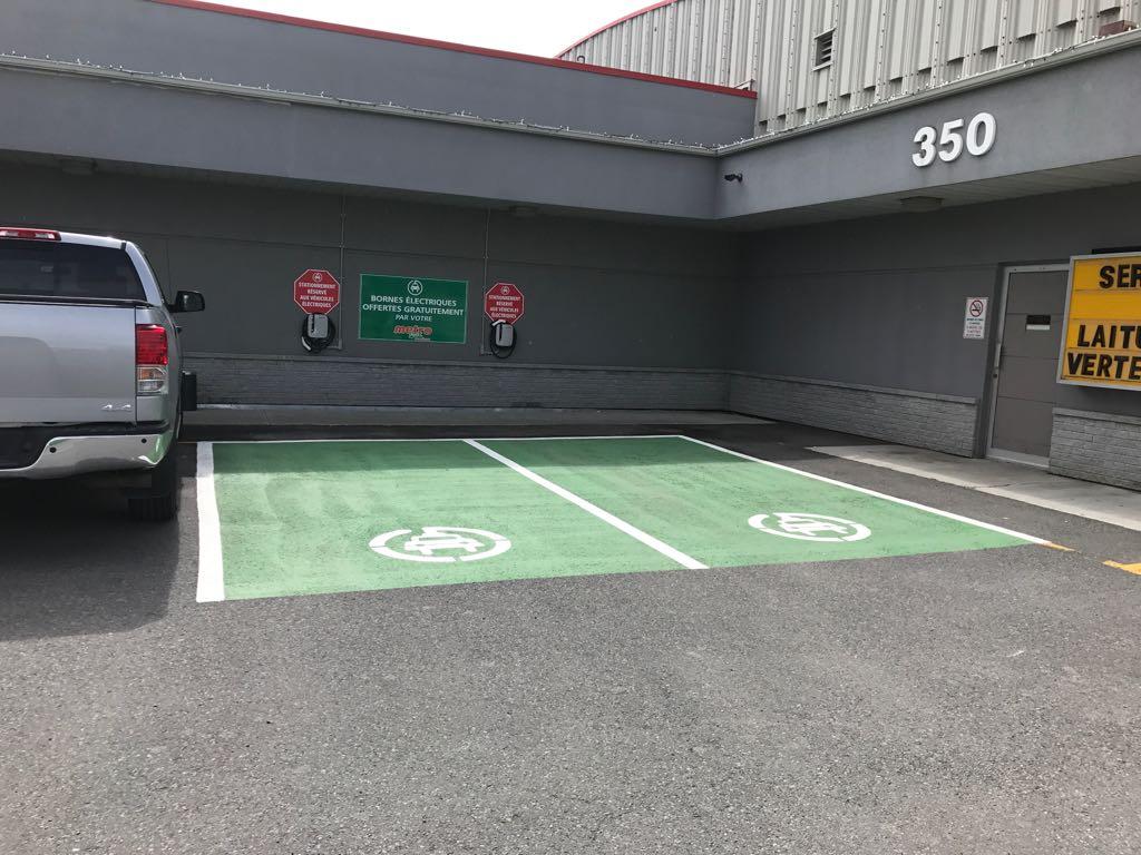 Métro Fordham / SAQ SaintZotique, QC EV Station